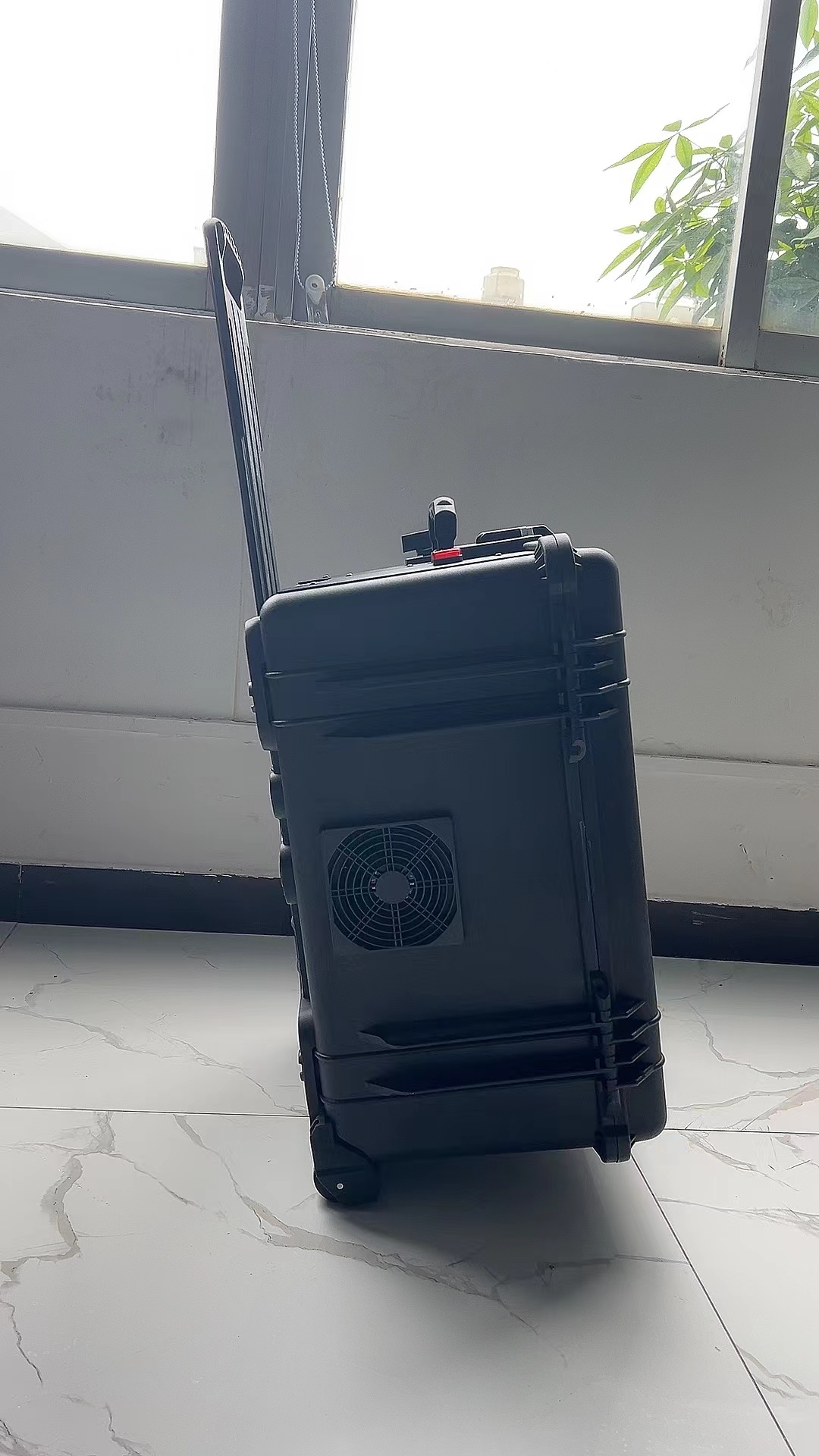 新城镇手拉箱型移动通信干扰器